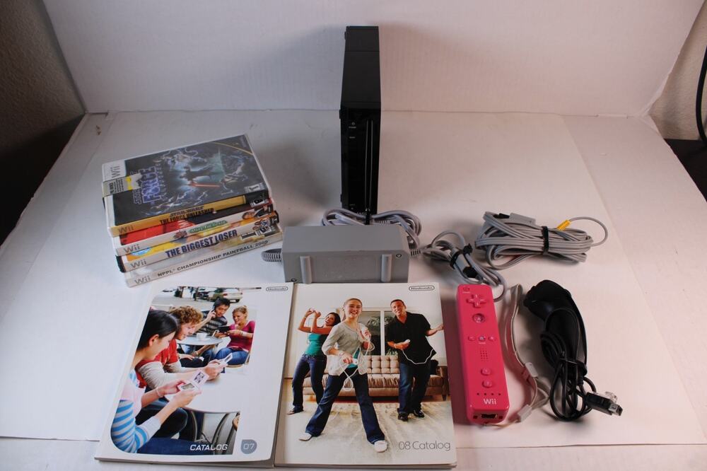 Nintendo Wii black Console RVL-001 W/ 1 Wii Motion + controller/chuk, 4 games